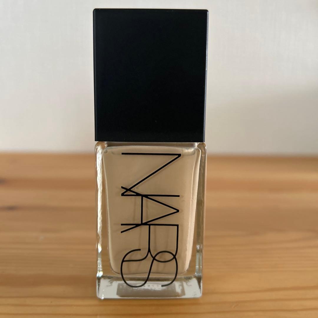 NARS ライトリフレクティング ファンデーション & セッティングパウダー